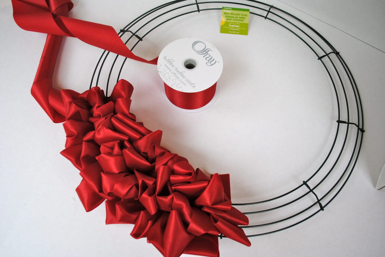 Tutorial How to Make a Ribbon Loop Wreath The Party Teacher