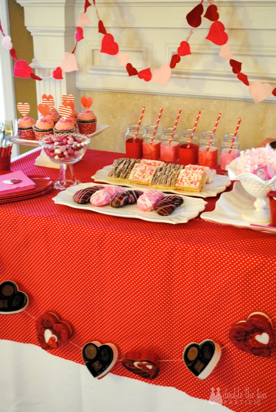 Tutorial: Valentine’s Day Candy Box Bunting - The Party Teacher