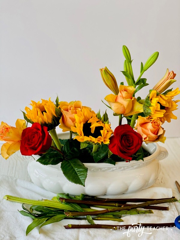 How to Arrange Flowers by The Party Teacher-WM8