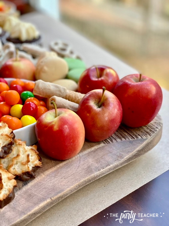 How to Make an Easy Thanksgiving Charcuterie Board - The Party Teacher-mini apples