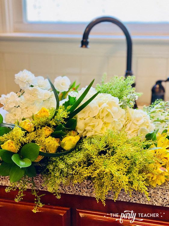 How to arrange Easter flowers by The Party Teacher - 1