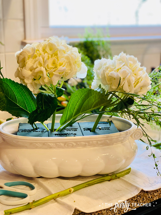 How to arrange Easter flowers by The Party Teacher - 4