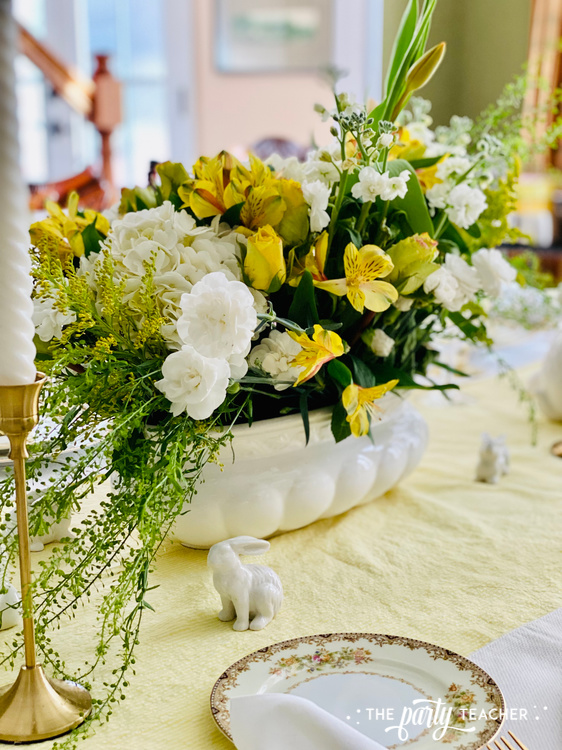 How to arrange Easter flowers centerpiece by The Party Teacher - 12