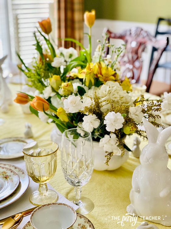 How to arrange Easter flowers centerpiece by The Party Teacher - 19