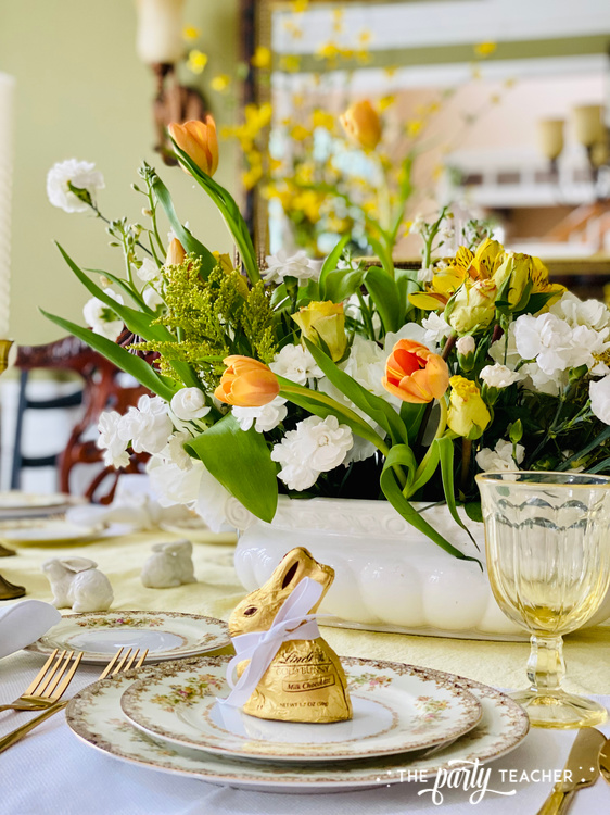 How to arrange Easter flowers centerpiece by The Party Teacher - 24