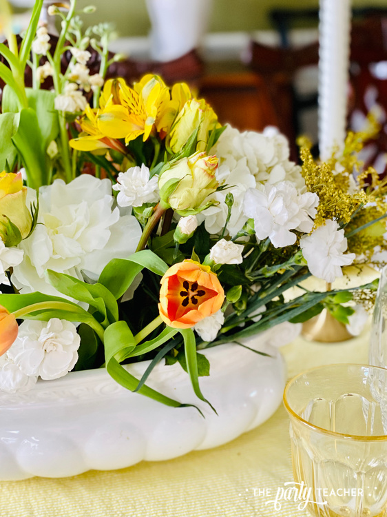 How to arrange Easter flowers centerpiece by The Party Teacher - 20