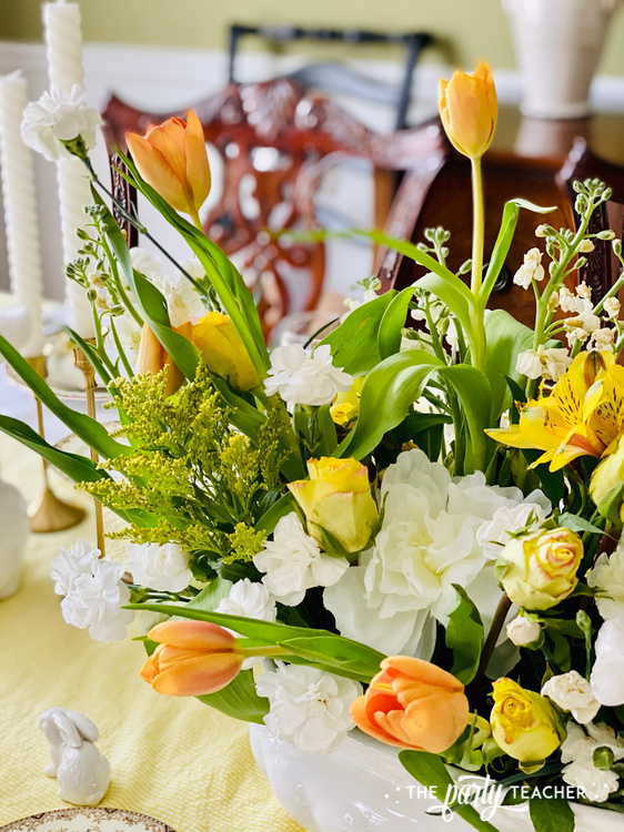 How to arrange Easter flowers centerpiece by The Party Teacher - 27