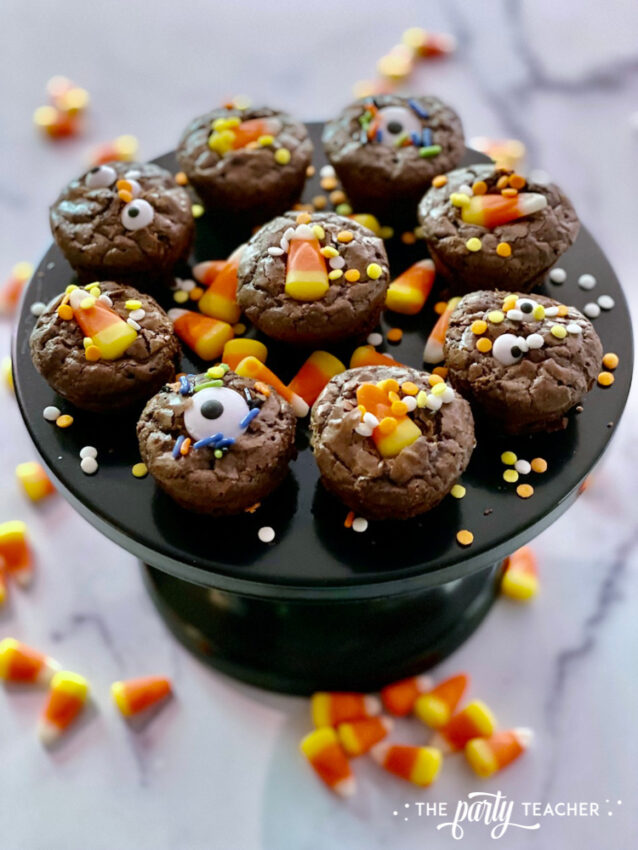 How to Make Easy Halloween brownies with candy tops - The Party Teacher