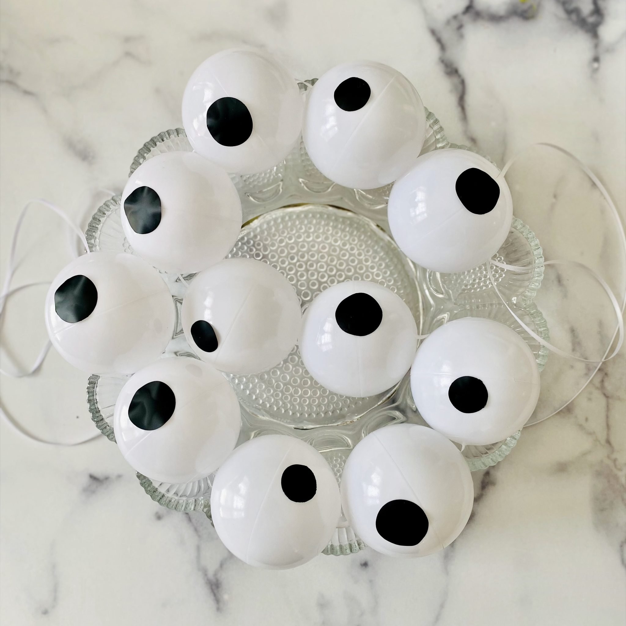 How to make a googly eye garland