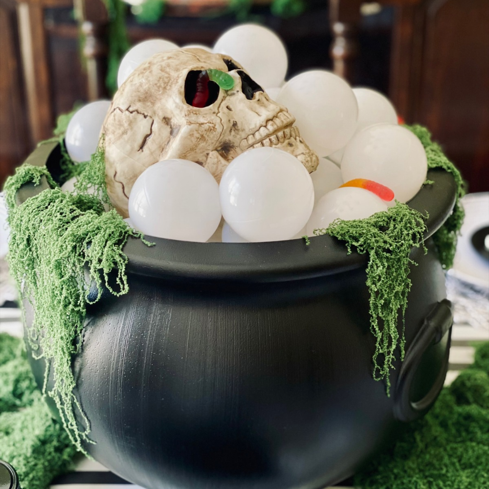 Creepy Halloween Tablescape with Skulls (Dinner Table Ideas)